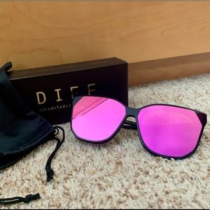 [SOLD] DIFF Sunglasses - Gia - Black Pink Mirror
